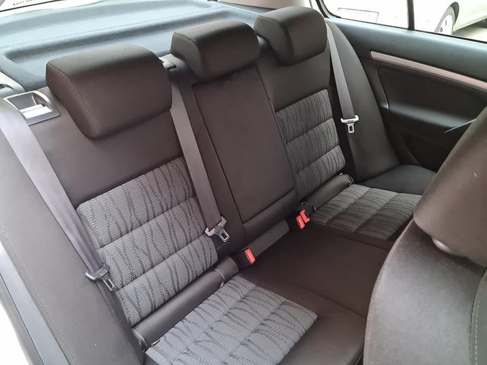 AUTOMOBIL