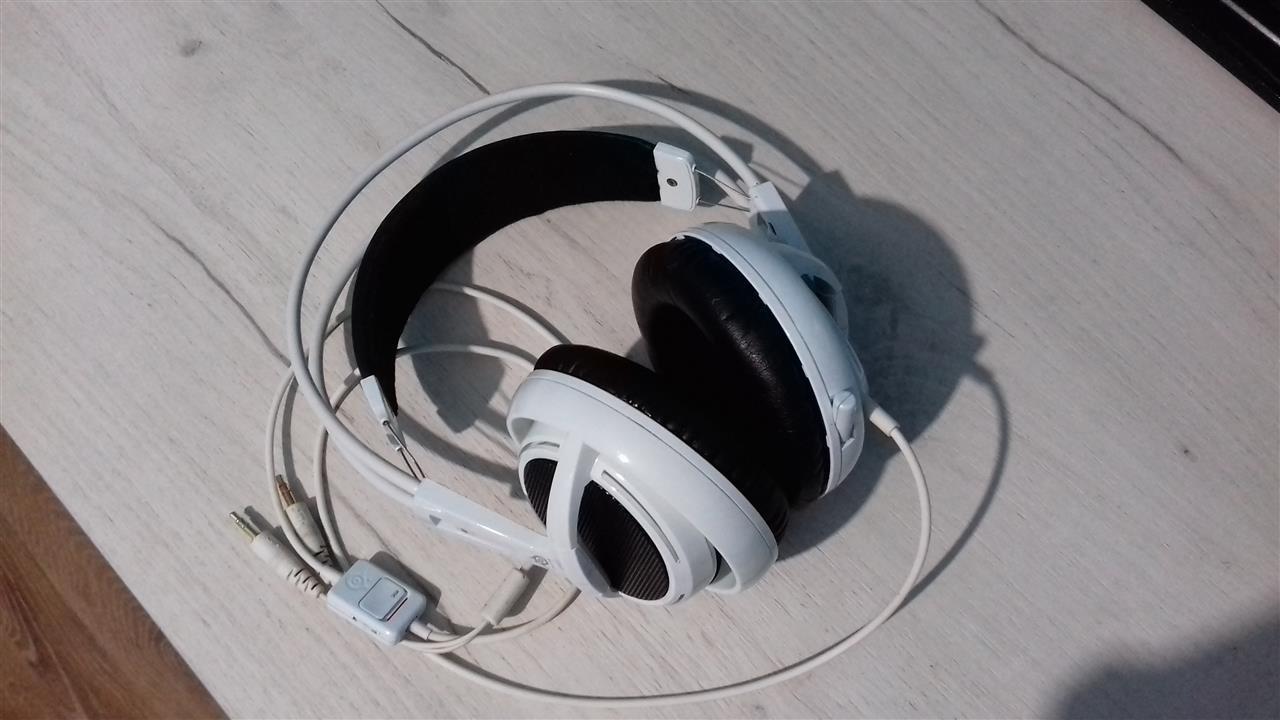 SteelSeries-v2-bele