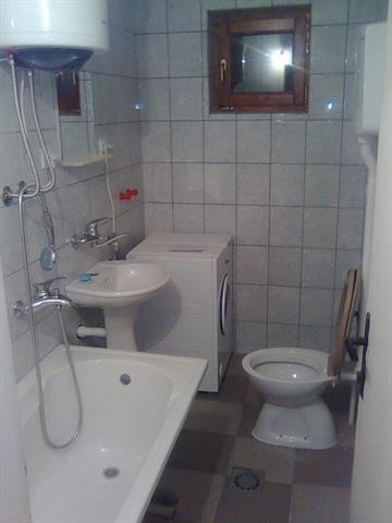 Izdajem-garsonjeru-25m2-u-Beogradu