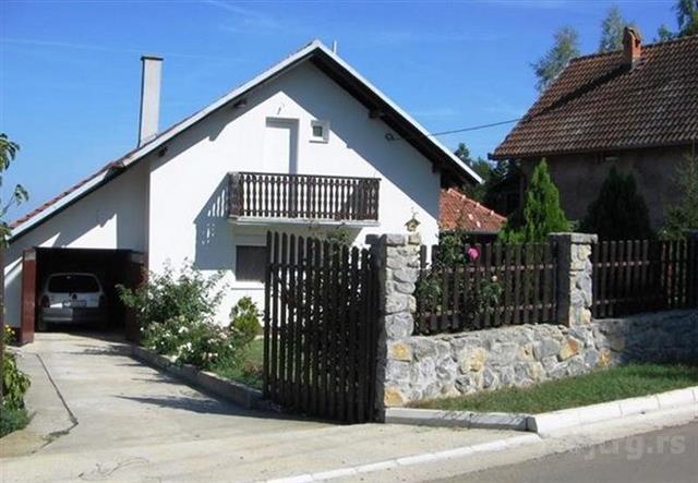 Uknjizena Kuca 160m2 U Lipovici Beograd