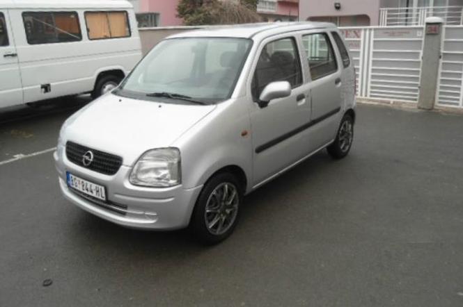 Opel Agila 1.2 benz -01