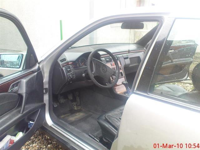 Mercedes-E-220--97