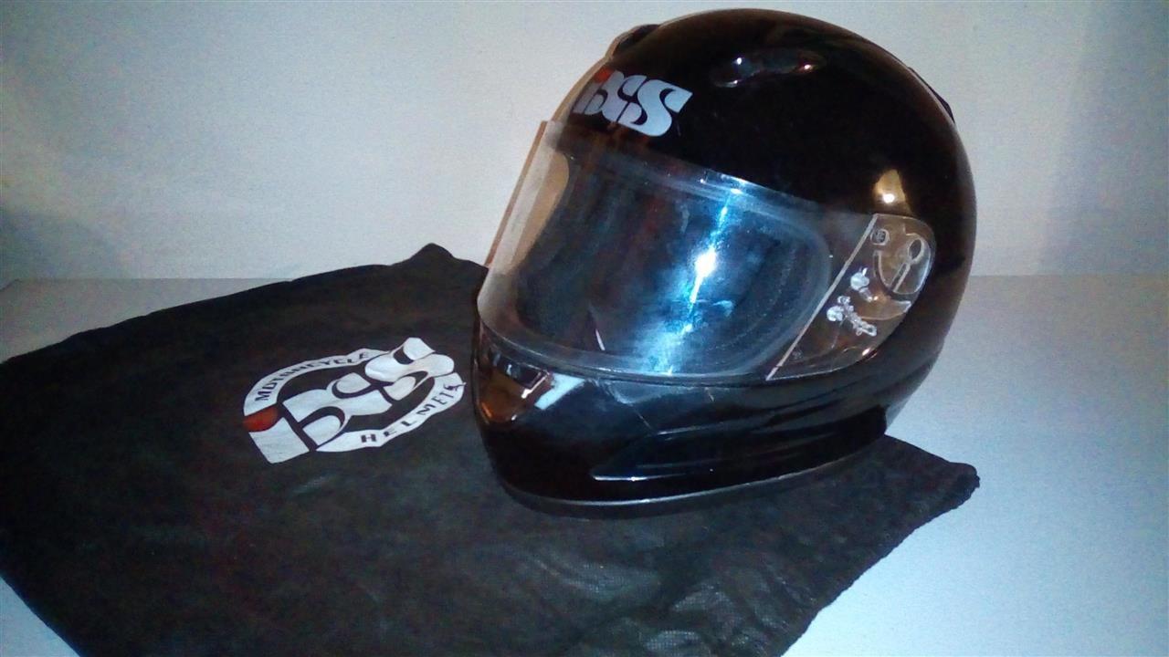 IXS-kaciga