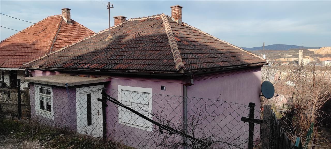 Prodajem-kucu-