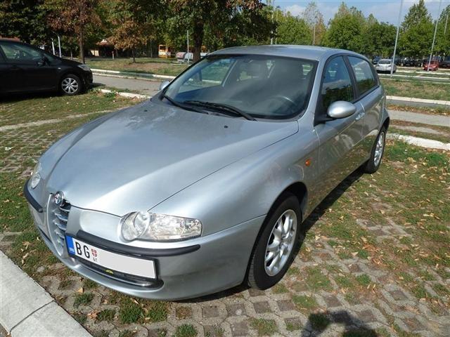 Alfa-Romeo-147-1-9-jtd--02