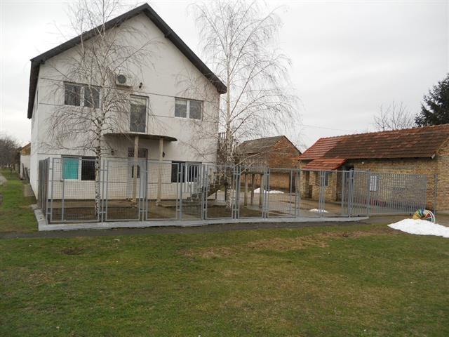 PERLEZ  STAMBENO-POSLOVNI  PROSTOR