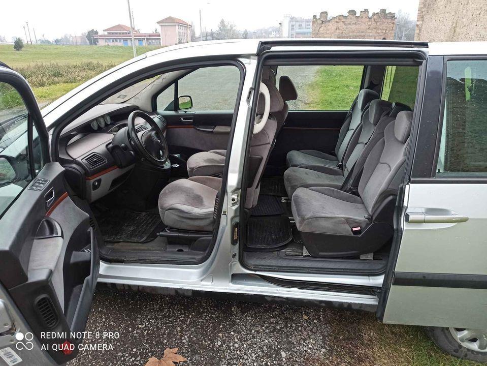 Citroen-C8