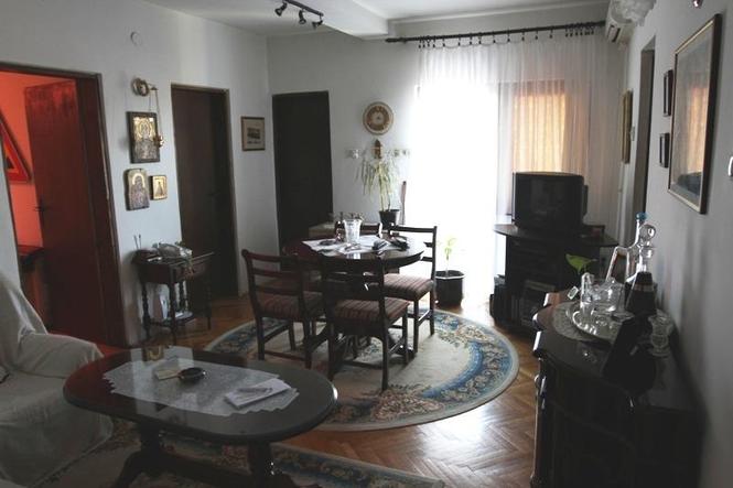 Povoljno prostran stan u strogom centru Beograda 