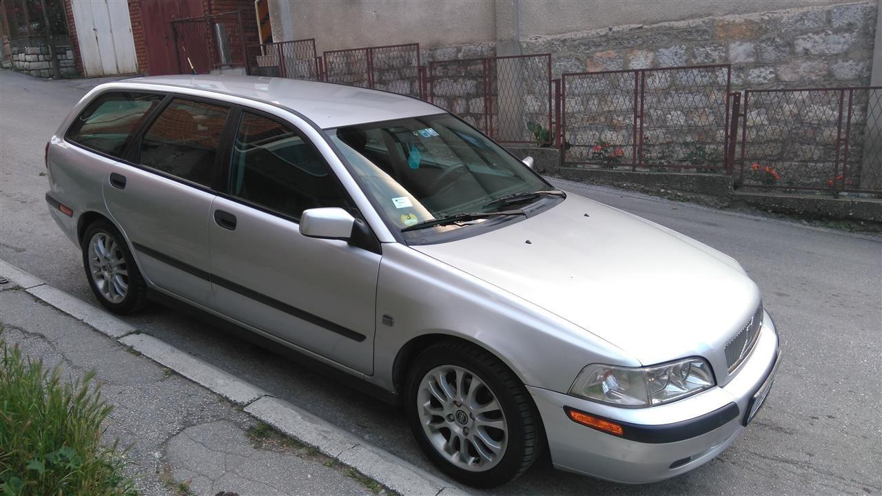 Volvo-V40--03