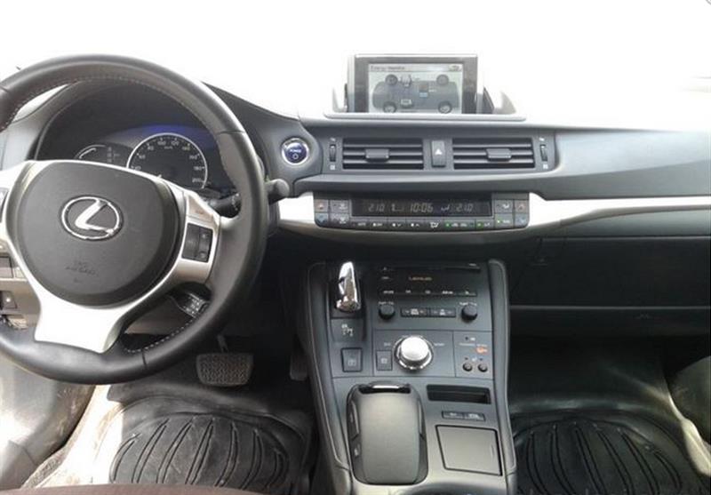 Lexus-CT-200h--12