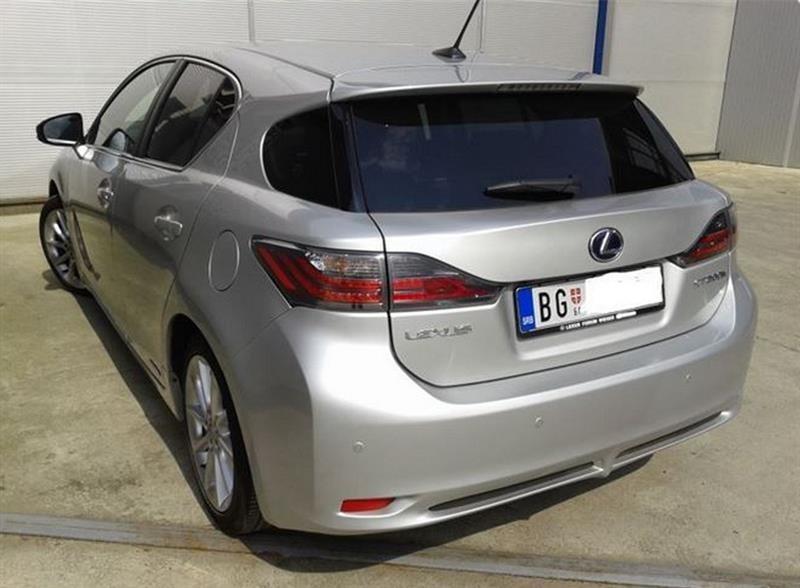 Lexus-CT-200h--12