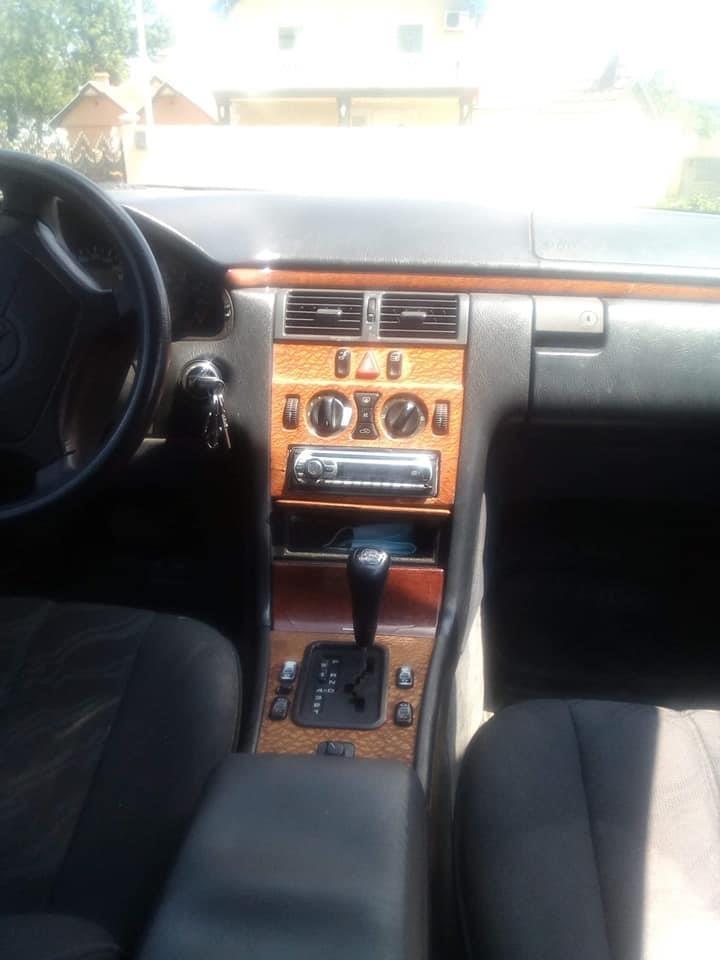 Mercedes-E200