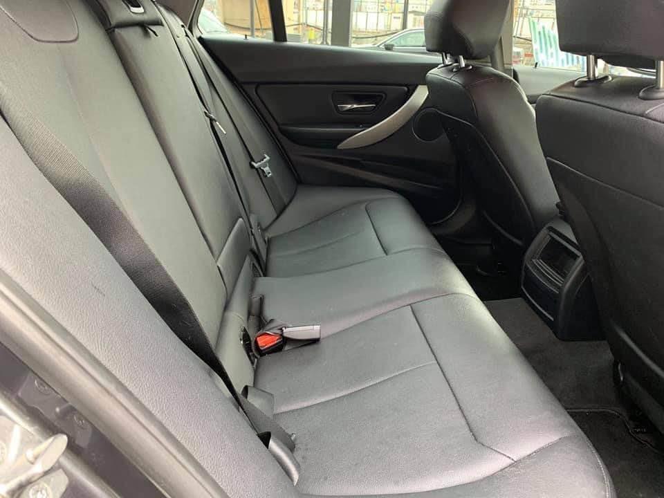 BMW-318d-2012