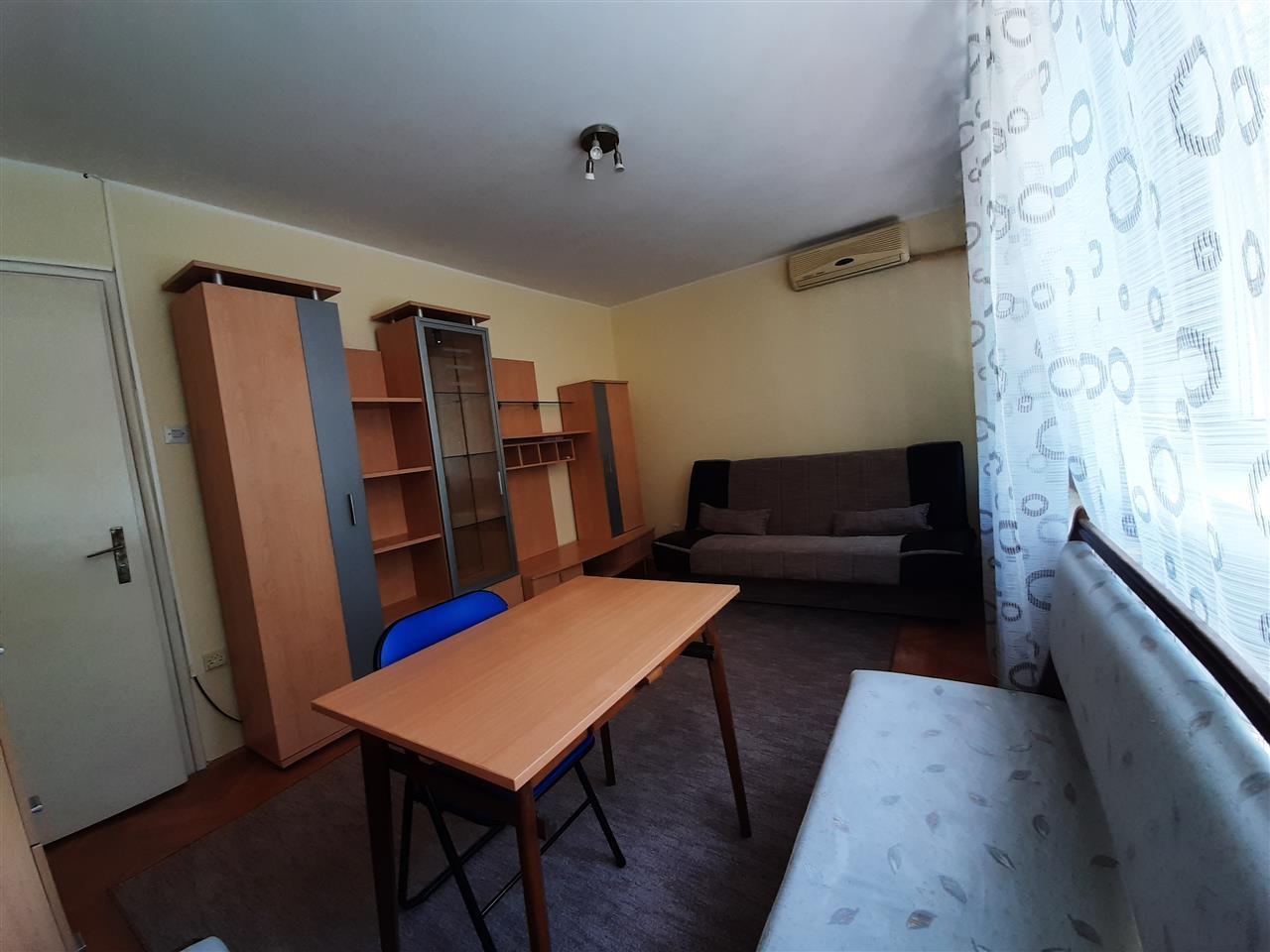 Izdaje-se-garsonjera