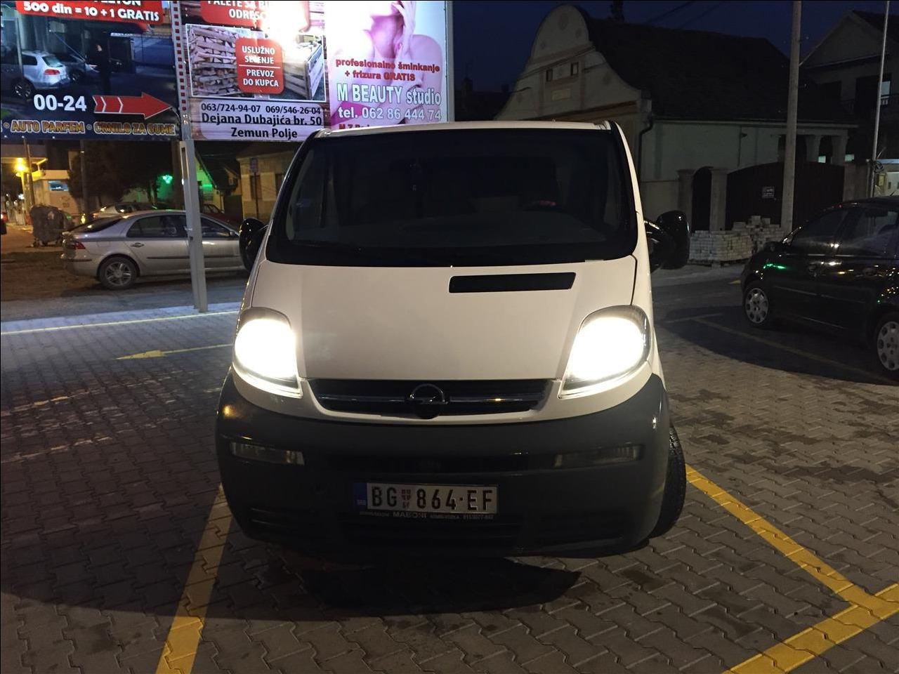 Opel-Vivaro-1-9--02