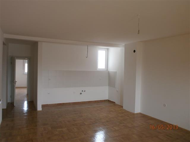 Stan-82m2-u-Centar-Hitno------