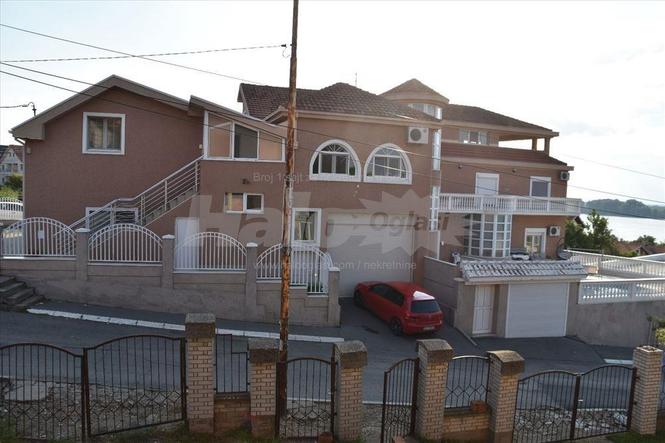 Vila kraj Dunava