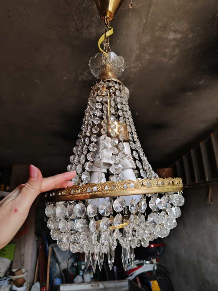 Lusteri-na-prodaju
