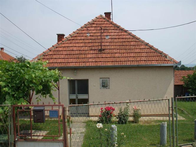 prodajem kucu u valjevu