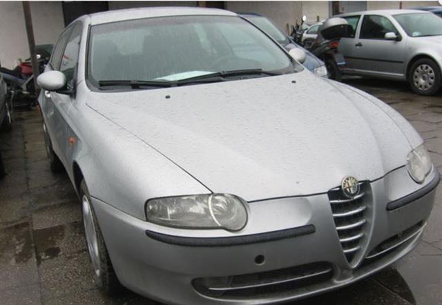 Alfa-Romeo-147-1-6-16V--01