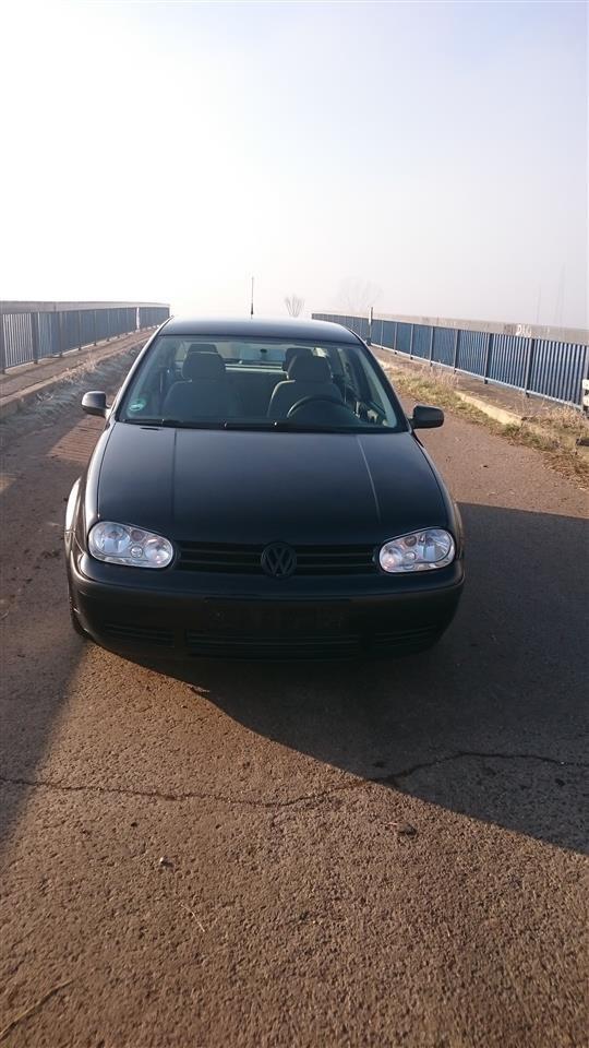 VW-Golf-4--01