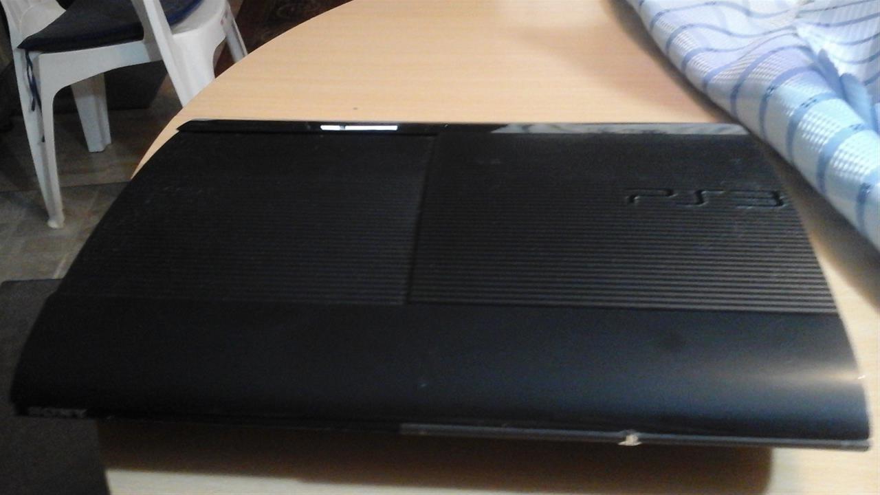 PRODAJEM-PS3-SUPER-SLIM-500GB