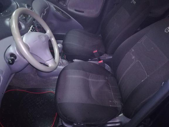Toyotu-Yaris-
