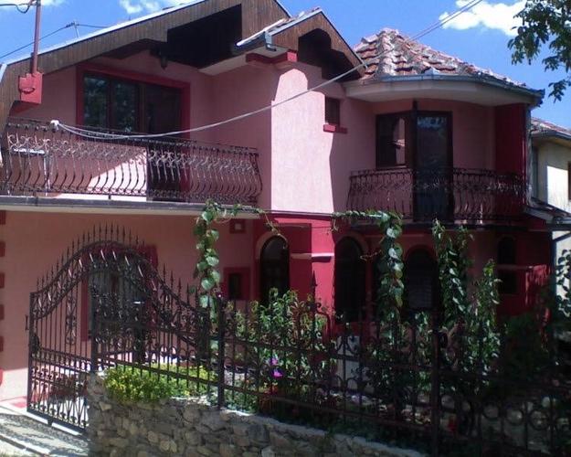 Izdaje se kuća Vranje centar 