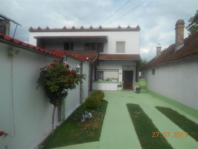 KUĆA SA 4 STANA - ISPOD TRŽIŠNE CENE - 