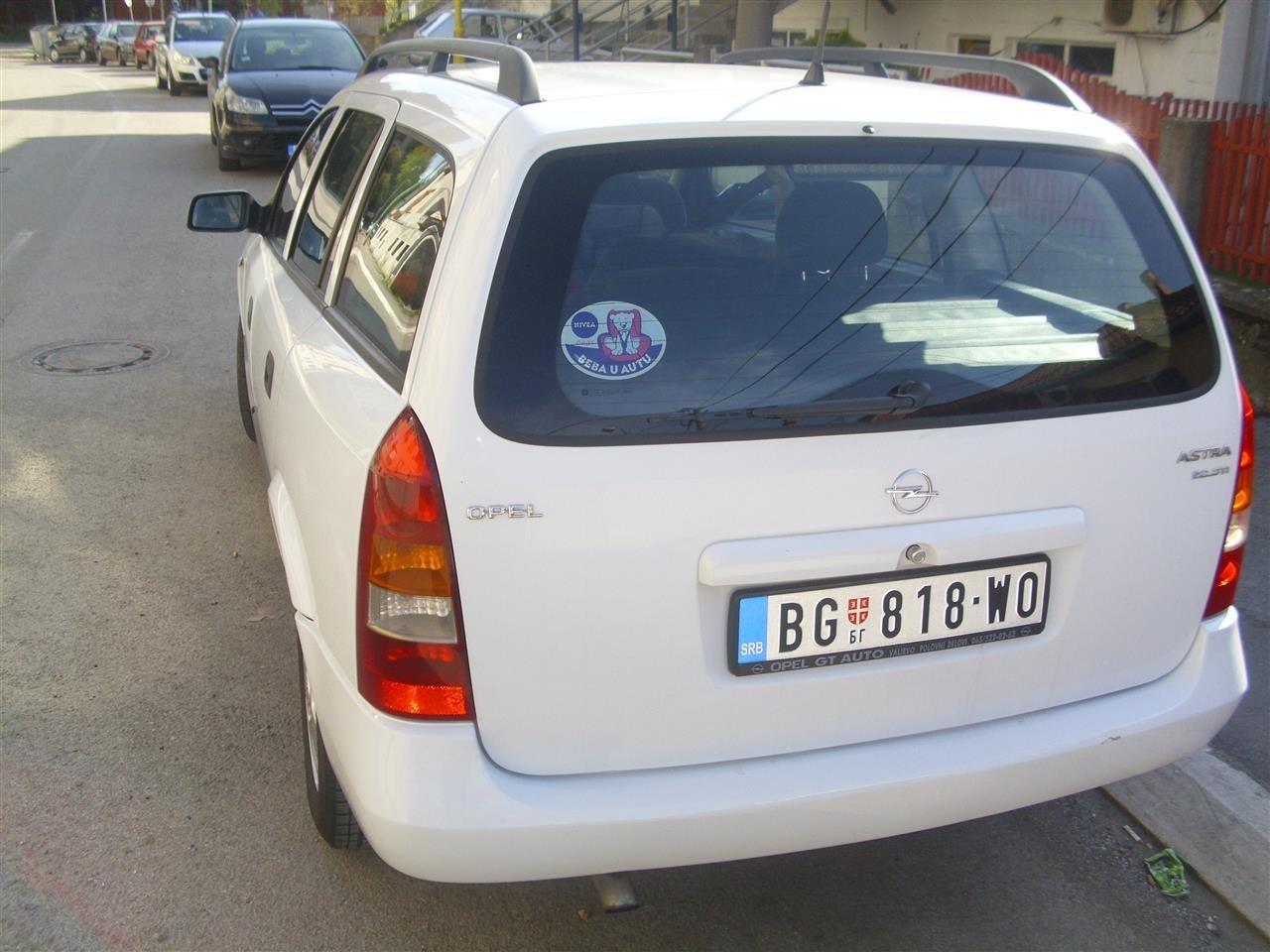 Opel-Astra--01