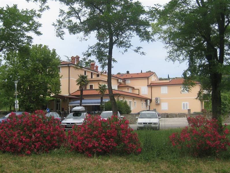 APARTMAJI-Hisa-Sosic