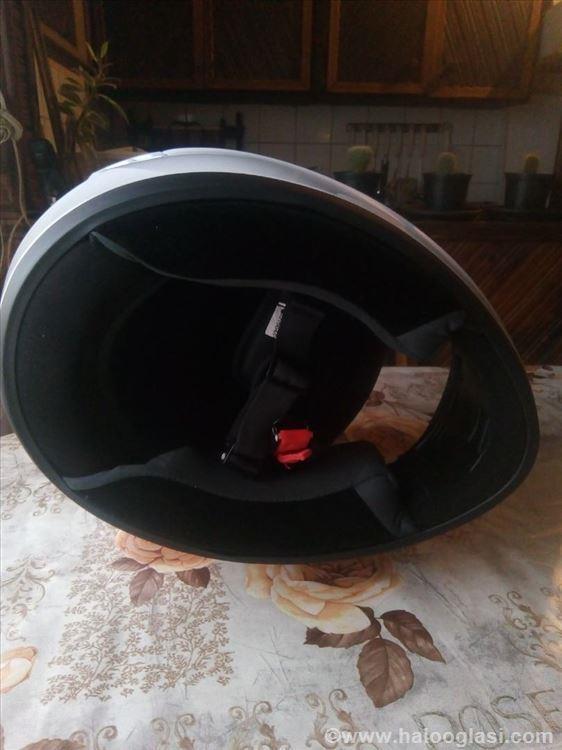 Mos-moto-kaciga