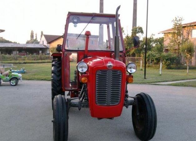 Traktor-IMT-539-Ferguson