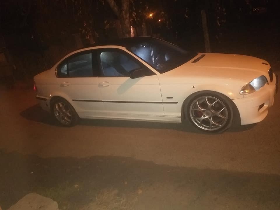 BMW-320i