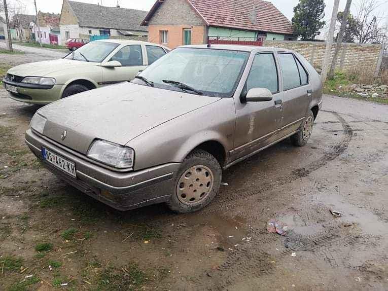 Renault-19