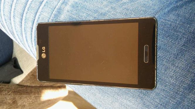 Telefon LG-L5II