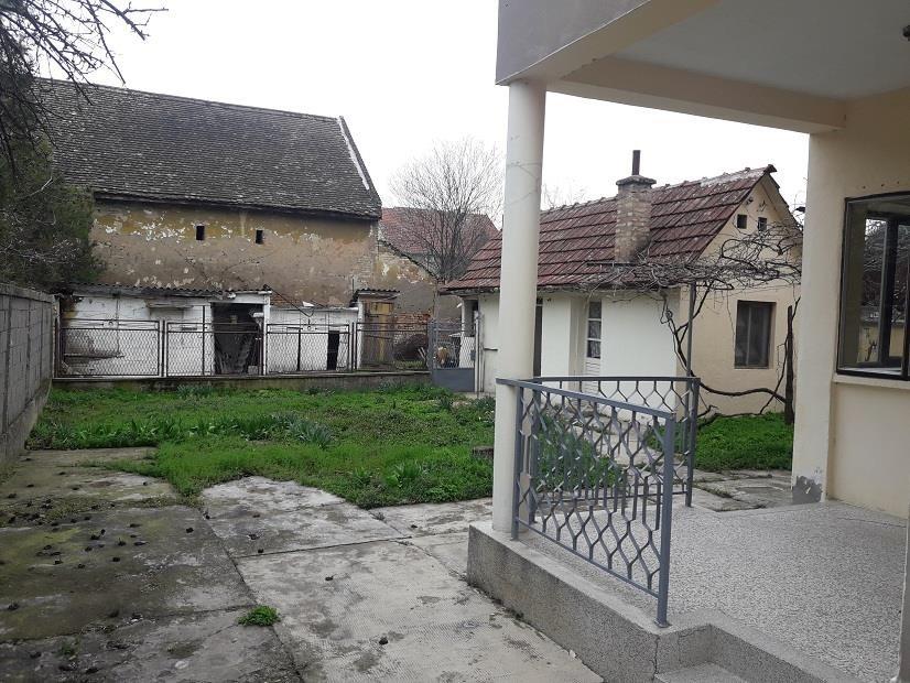 Kuca-Backi-Jarak
