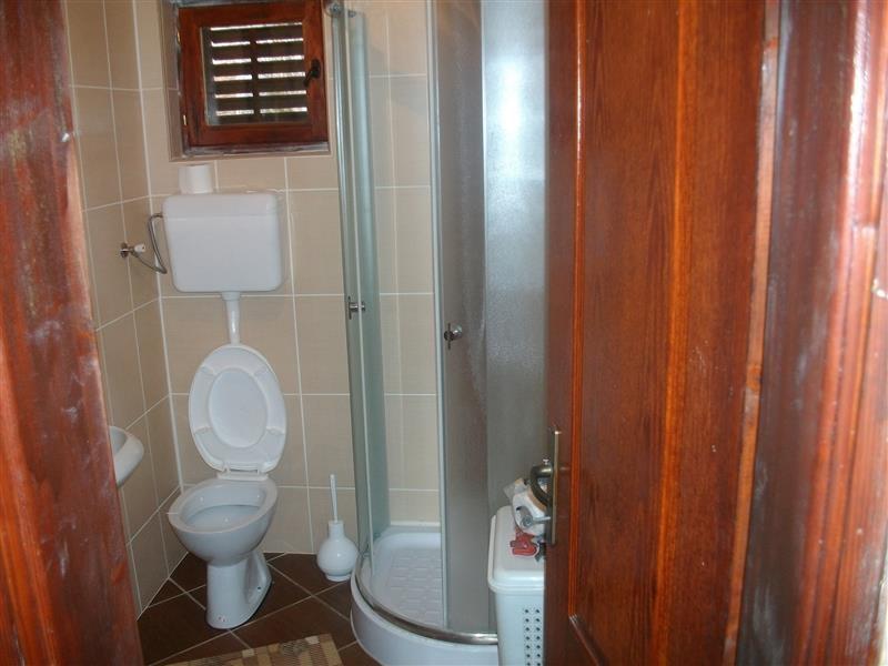 Spratna-kuca-100m2--1305m2-placa-