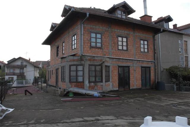 Kuca-800m2-u-Rusnju