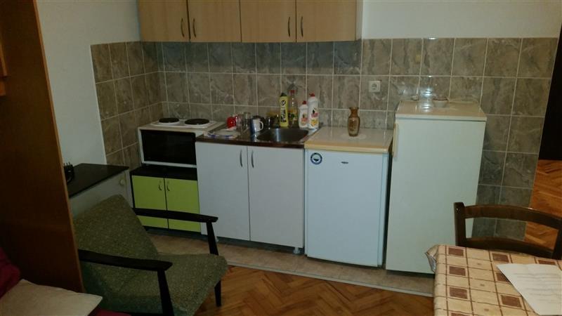 Garsonjera-u-Borci-kod-poste-i-pijace