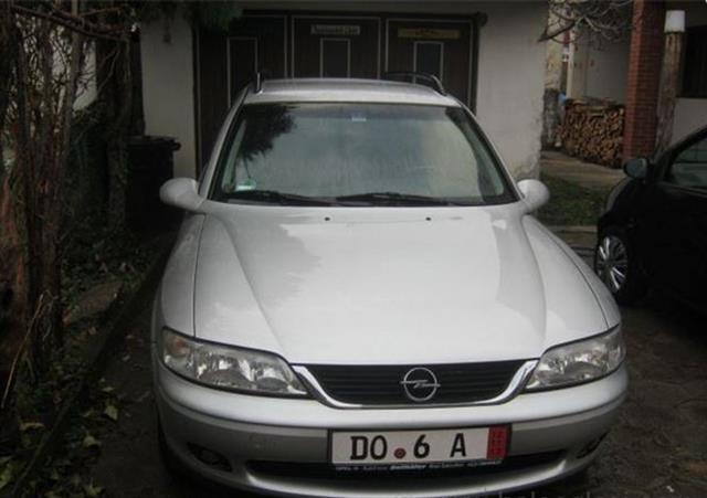 Opel-Vectra--01-
