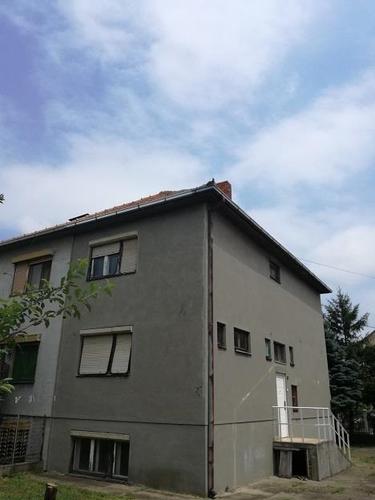 Prodajem kucu u Surcinu