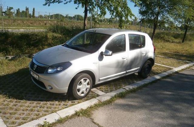 Dacia-Sandero-Black-line--10-