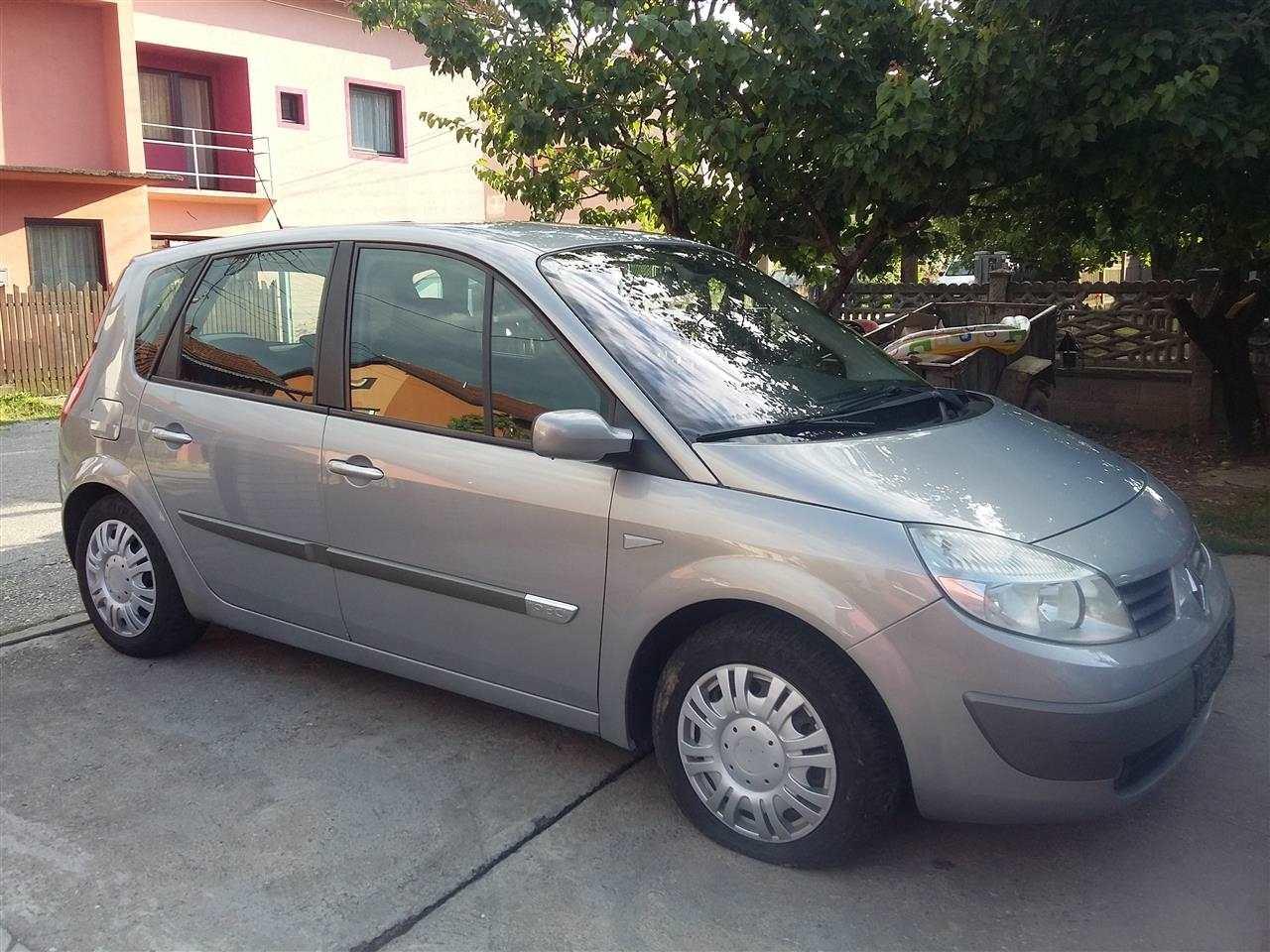Renault-Scenic--03