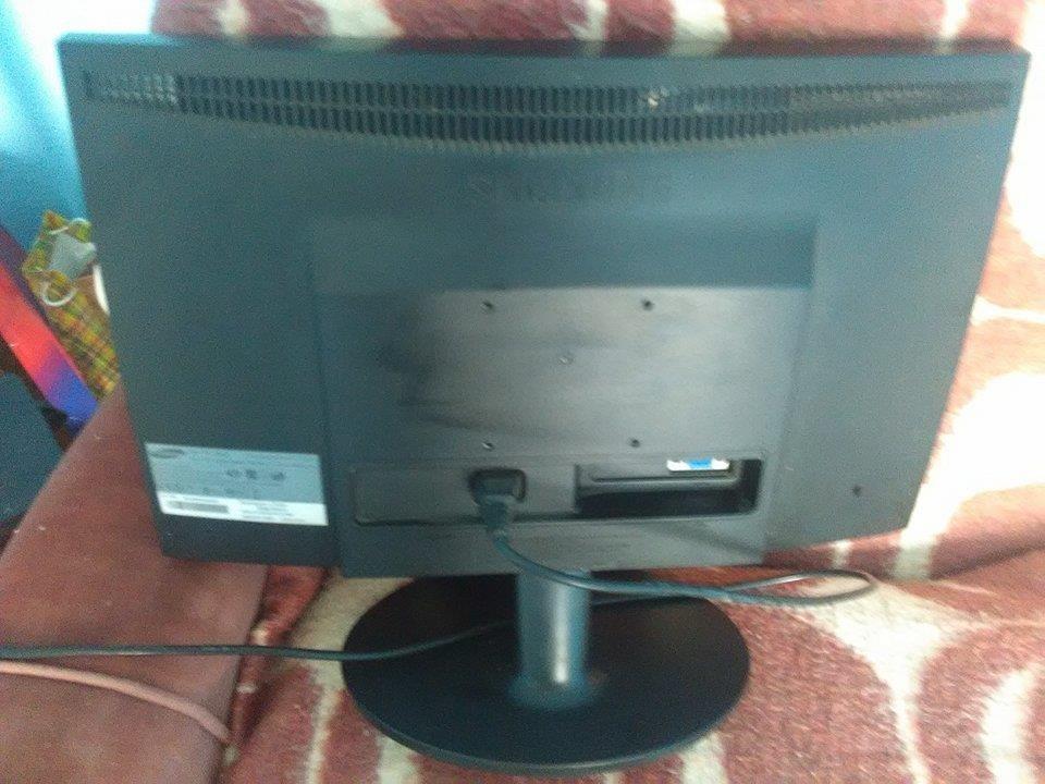 Monitor--tastatura-i-mis