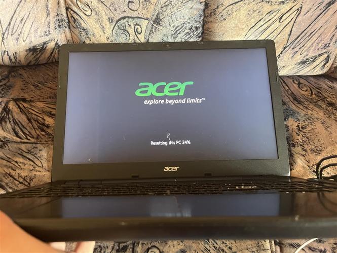 Prodajem Laptop