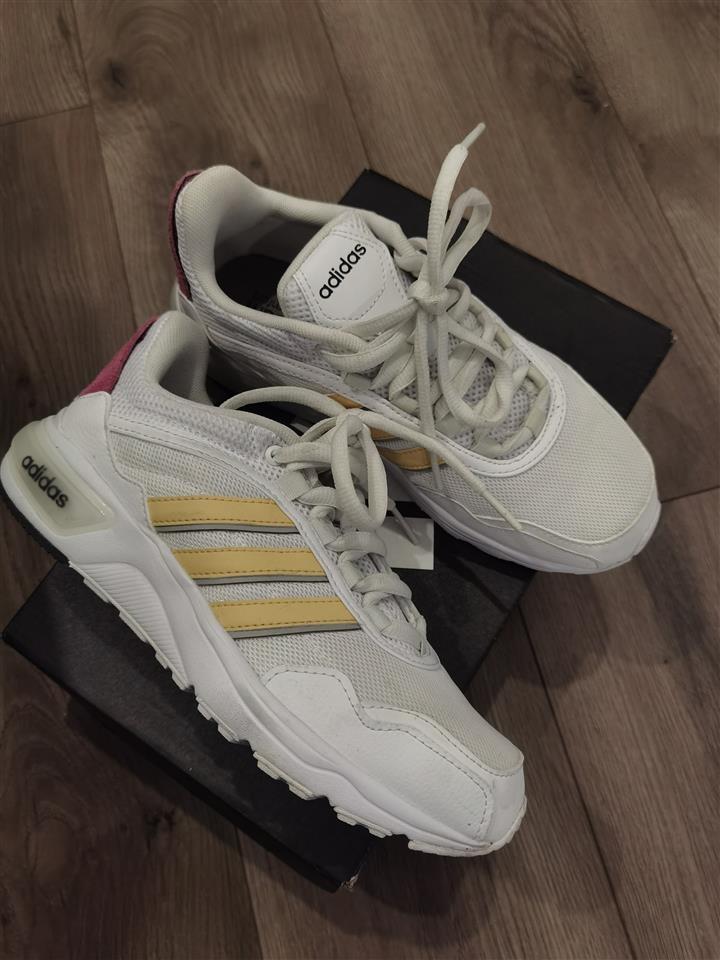 Adidas-90s-runner-