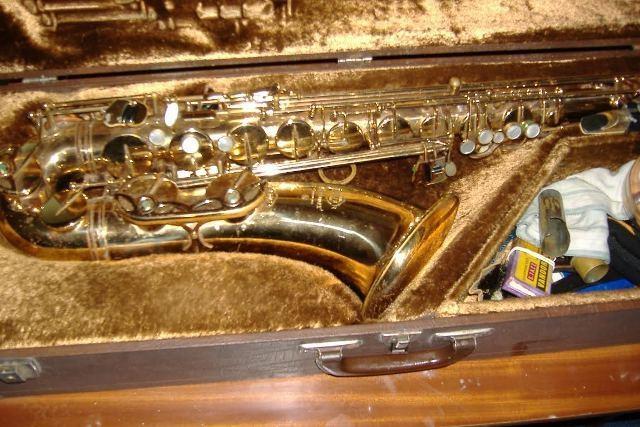 Tenor-saksofon--profesionalni-instrument