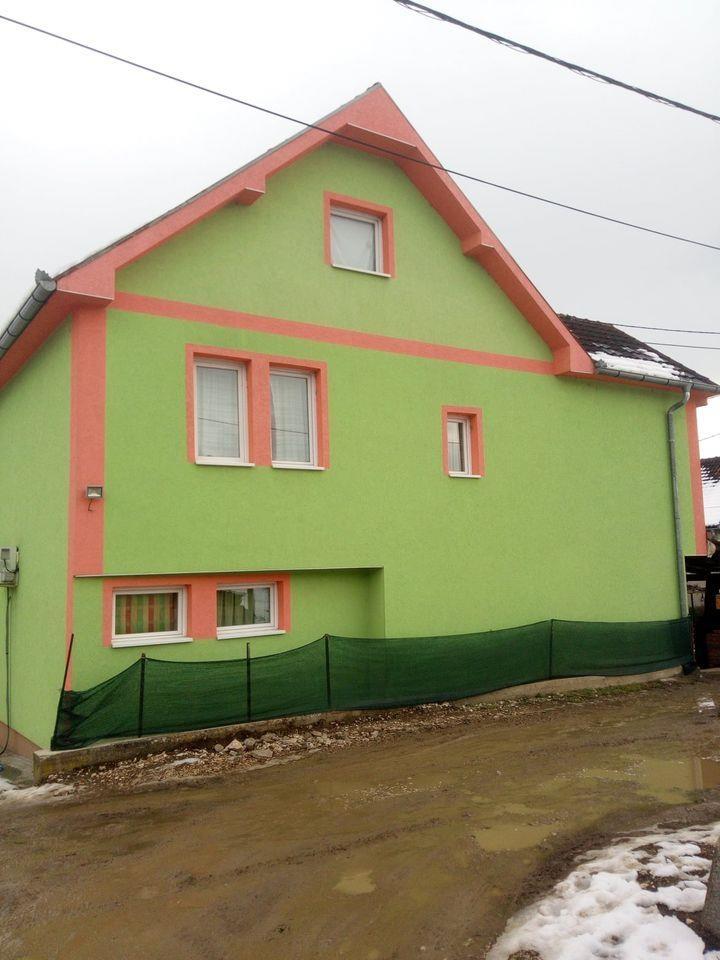 Na-prodaju-dve-kuce-na-6-ari-placa