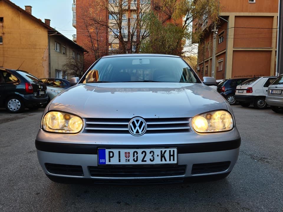 AUTOMOBIL